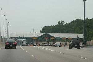 A photo of the toll booths on Georgia 400. Source: Wikimedia commons