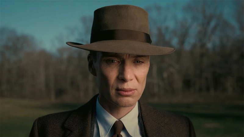 Cillian Murphy in "Oppenheimer." If you're looking for a cocktail to drink on Oscar night, why not try a Manhattan? (Universal Pictures).