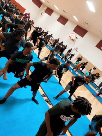 NFL players connect with Carver football team through yoga - Rough