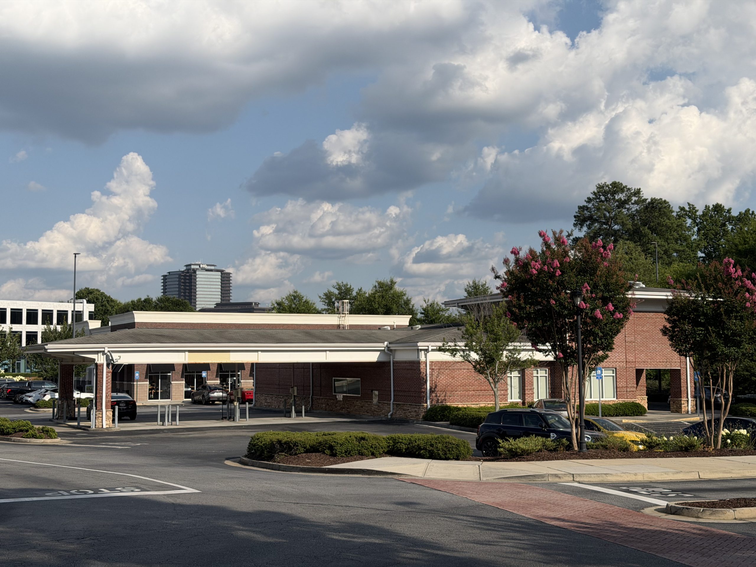 Roswell-based SmartMed eyes former bank near Ashford Lane in Dunwoody for double drive-through urgent care