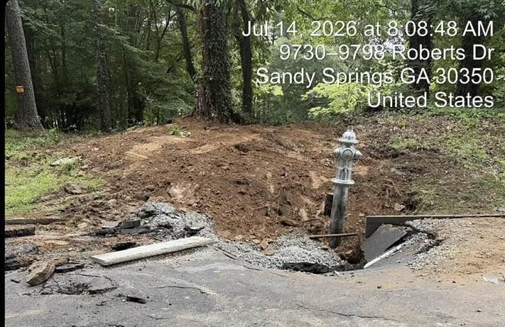 Roberts Drive in Sandy Springs closed after fire hydrant is damaged in crash